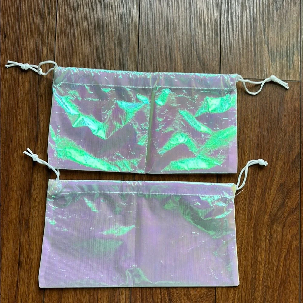 ⚪️⚪️Set of 2 Iridescent Drawstring Pouches⚪️⚪️